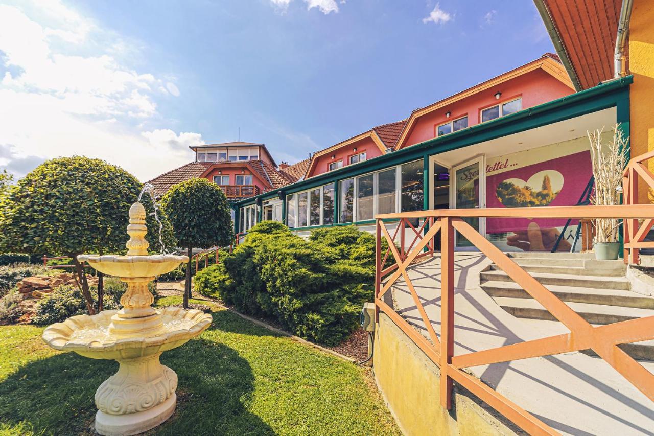 Martoni Resort & Restaurant Szigetszentmárton Exterior photo