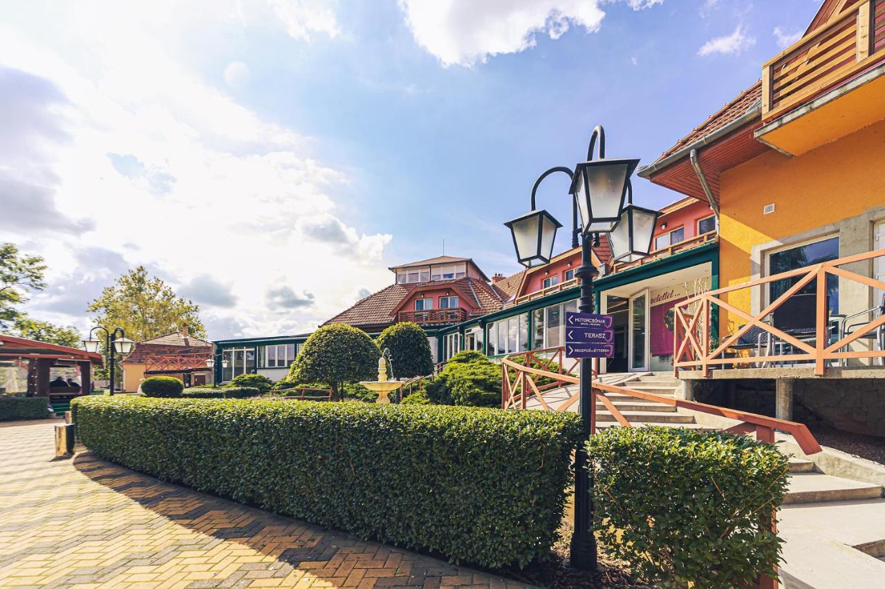 Martoni Resort & Restaurant Szigetszentmárton Exterior photo