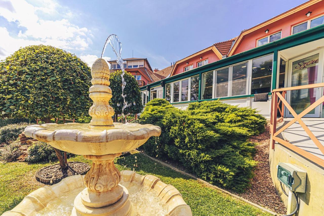 Martoni Resort & Restaurant Szigetszentmárton Exterior photo