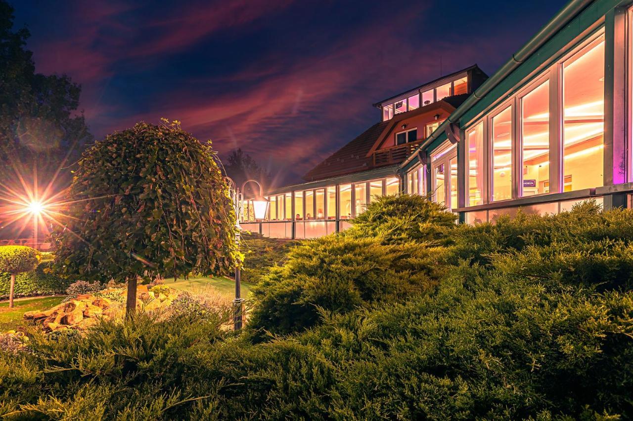 Martoni Resort & Restaurant Szigetszentmárton Exterior photo