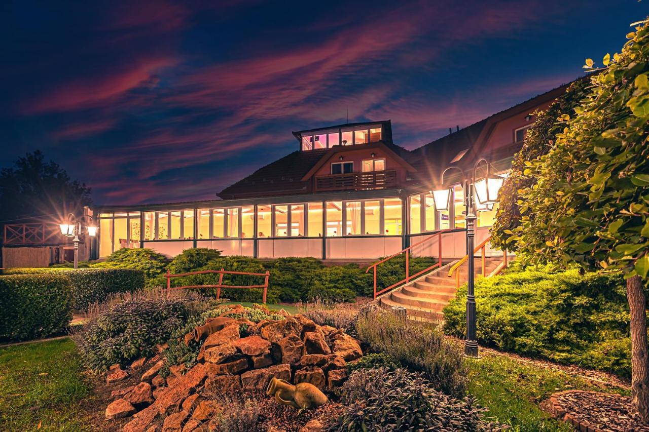 Martoni Resort & Restaurant Szigetszentmárton Exterior photo