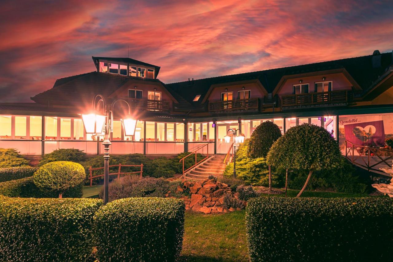 Martoni Resort & Restaurant Szigetszentmárton Exterior photo