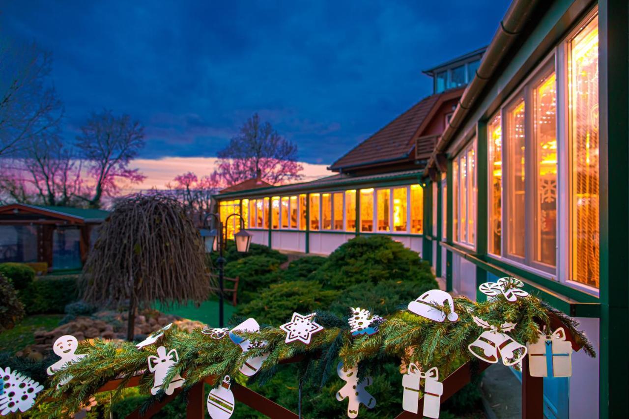 Martoni Resort & Restaurant Szigetszentmárton Exterior photo