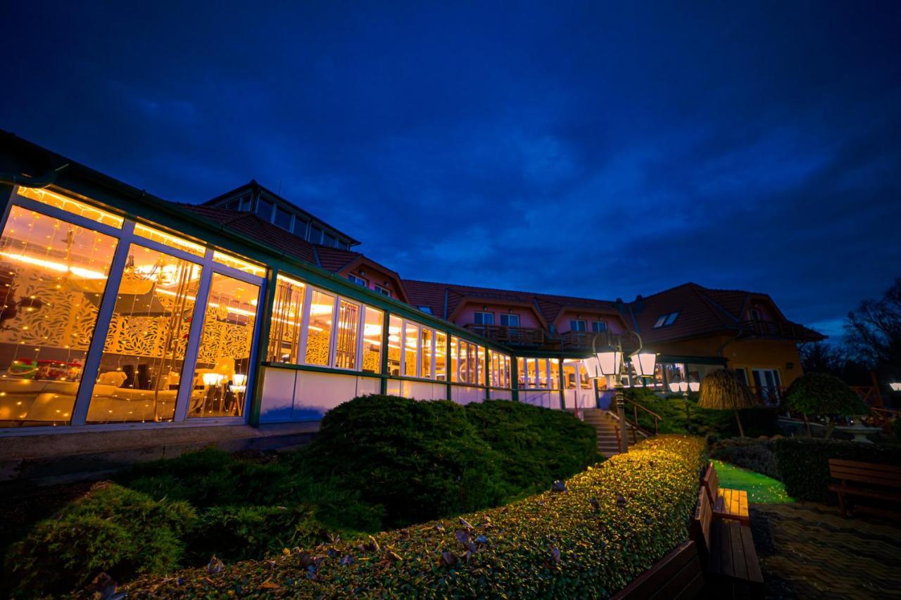 Martoni Resort & Restaurant Szigetszentmárton Exterior photo